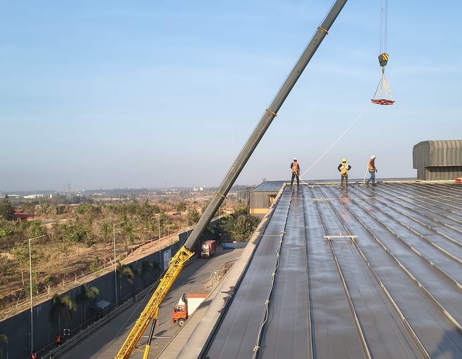 60 ton crane executing ridge closing on a world-class facility